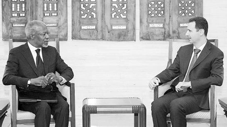 Kofi Annan y Bachar al Asad, ayer, en Damasco, durante su entrevista. | reuters