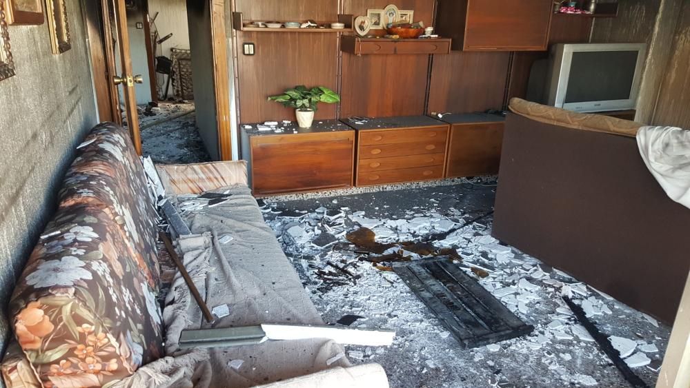 Cien vecinos desalojados por un incendio en una casa de Calp