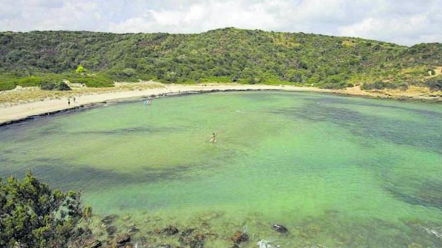 La playa des Grau junto al Parc Natural es una muestra de la gran diversidad ambiental de Menorca.  | FOMENT TURISME DE MENORCA