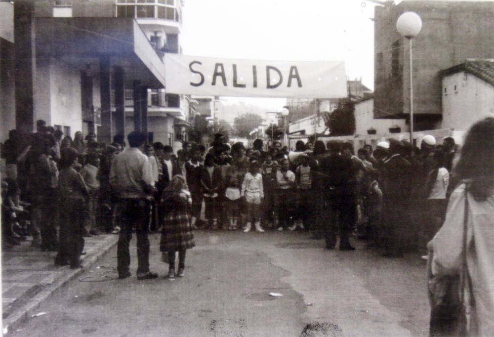 La asociación de vecinos ha preparado una exposición de fotos al aire libre con una selección de fotos de las cuarenta ediciones. Estas son algunas.