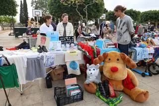 GALERÍA | Mercadillo de artículos de segunda mano en Jesús