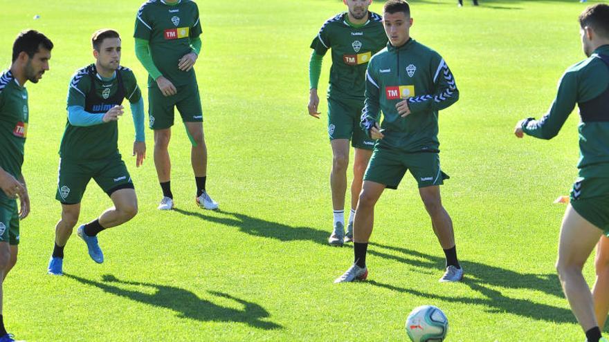 Los jugadores del Elche, durante un entrenamiento de esta semana