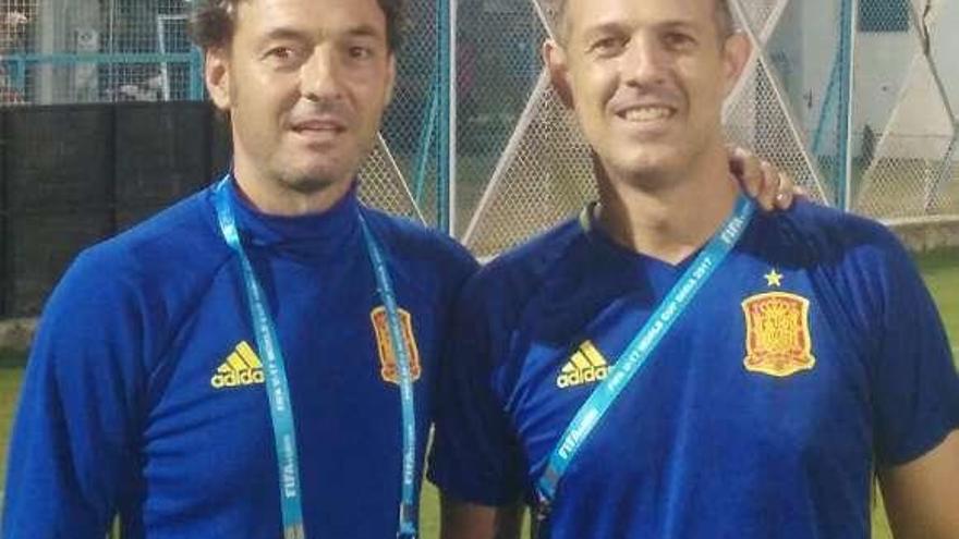 Juanjo González, a la derecha, con Santi Denia, en su etapa de seleccionador español sub-17.