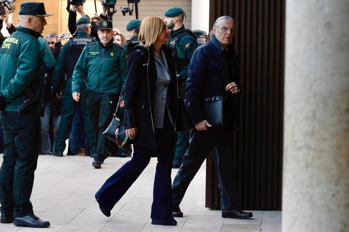 Salomé Pradas llega a los juzgados de Catarroja para el careo entre Jose Manuel Cuenca