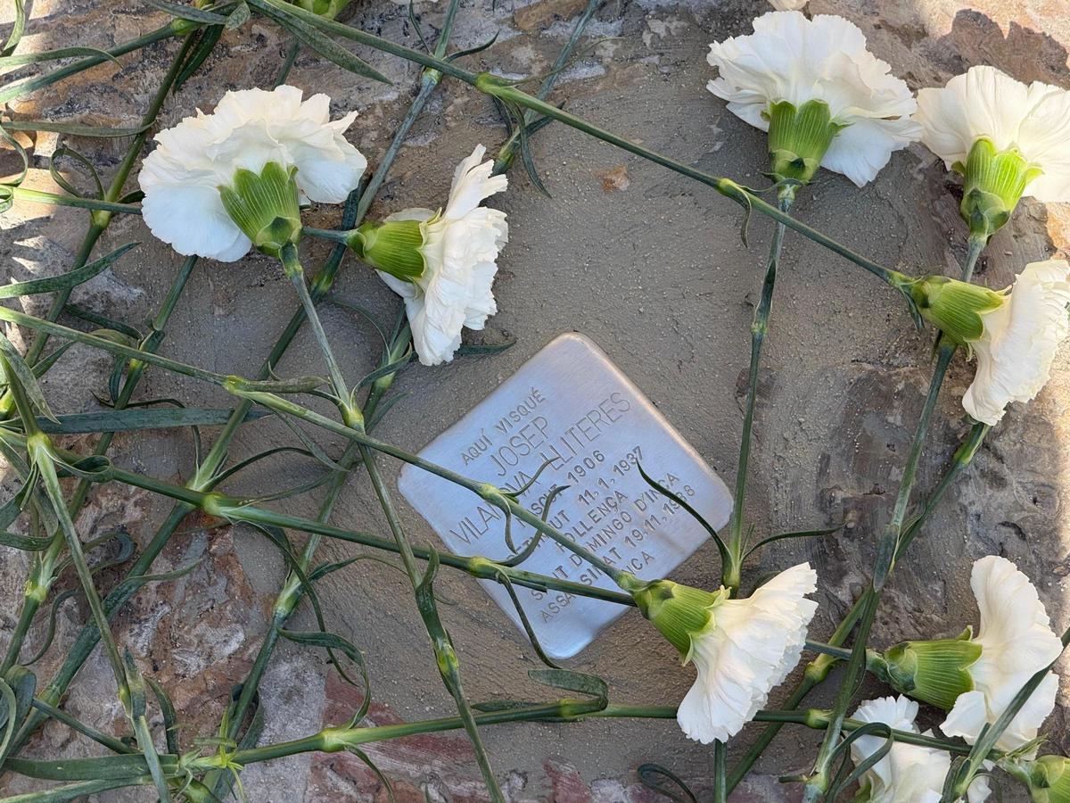 FOTOS | Pollença coloca 27 piedras de la memoria, en imágenes