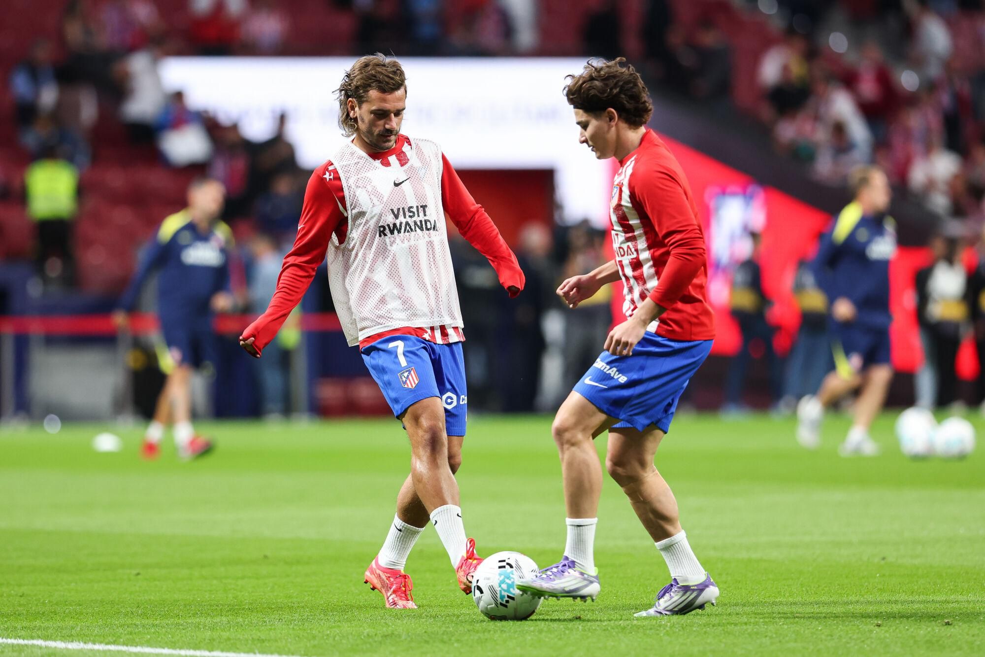 Antoine Griezmann and Julian Alvarez of Atletico de Madrid warm up during the Spanish League, LaLiga EA Sports, football match played between Atletico de Madrid and Rayo Vallecano at Riyadh Air Metropolitano stadium on September 24, 2025, in Madrid, Spain. AFP7 24/09/2025 ONLY FOR USE IN SPAIN. Irina R. Hipolito / AFP7 / Europa Press;2025;SPORT;ZSPORT;SOCCER;ZSOCCER;SPAIN;Atletico de Madrid v Rayo Vallecano - LaLiga EA Sports;