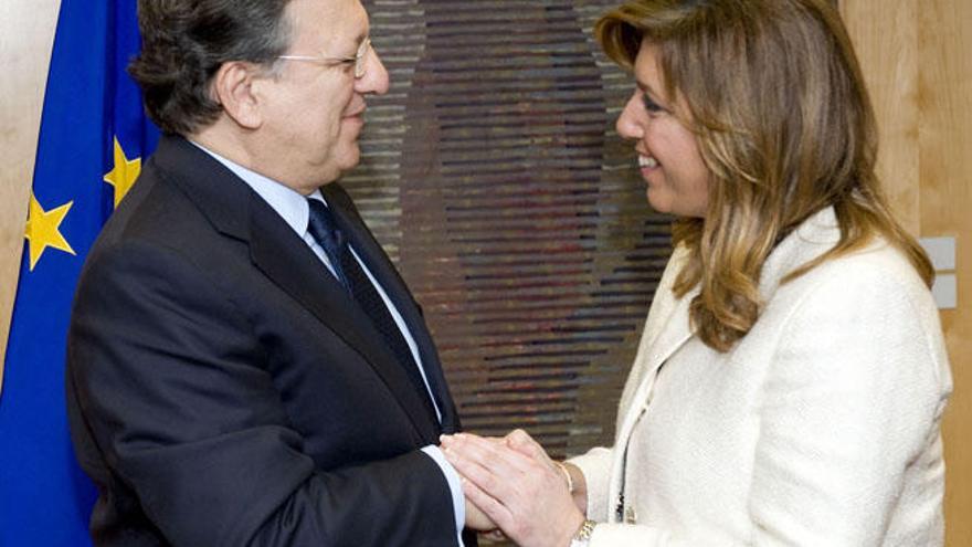 Susana Díaz saluda a Durao Barroso.