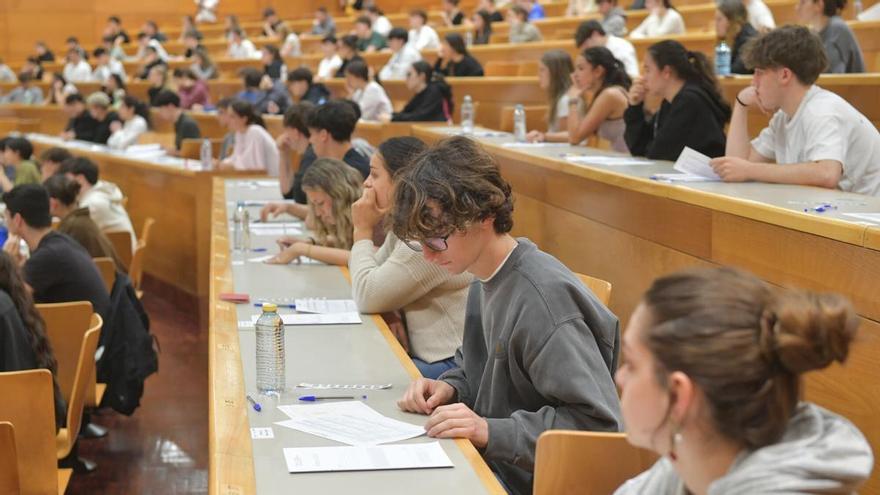 Aprueban la PAU más polémica en Galicia el 96,25% de los pre