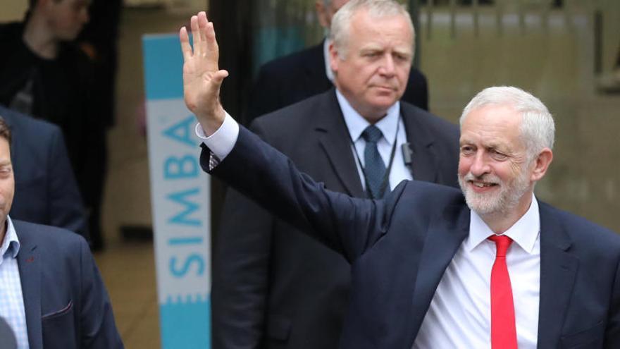 Corbyn ha celebrado los resultados en la sede del Partido Laborista.