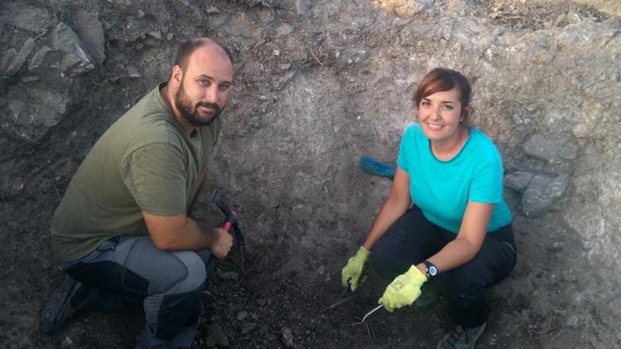 Salvador Naranjo y Elisabet Sepúlveda, en unas excavaciones.