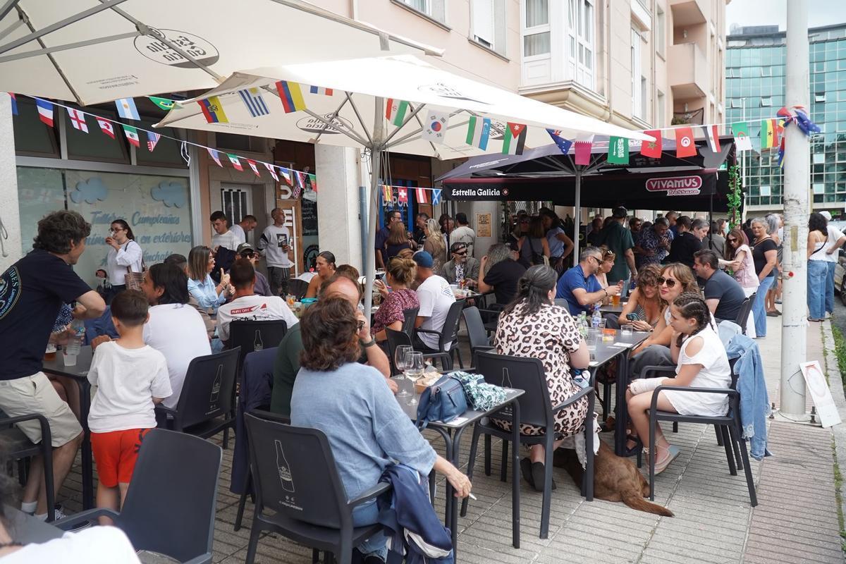 Decenas de personas reviven en Sada las 'palanganas' del Moby Dick