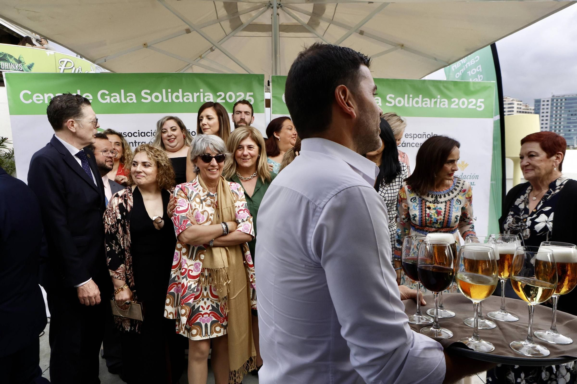 La cena solidaria de la Asociación Española Contra el Cánder en Gijón, en imágenes