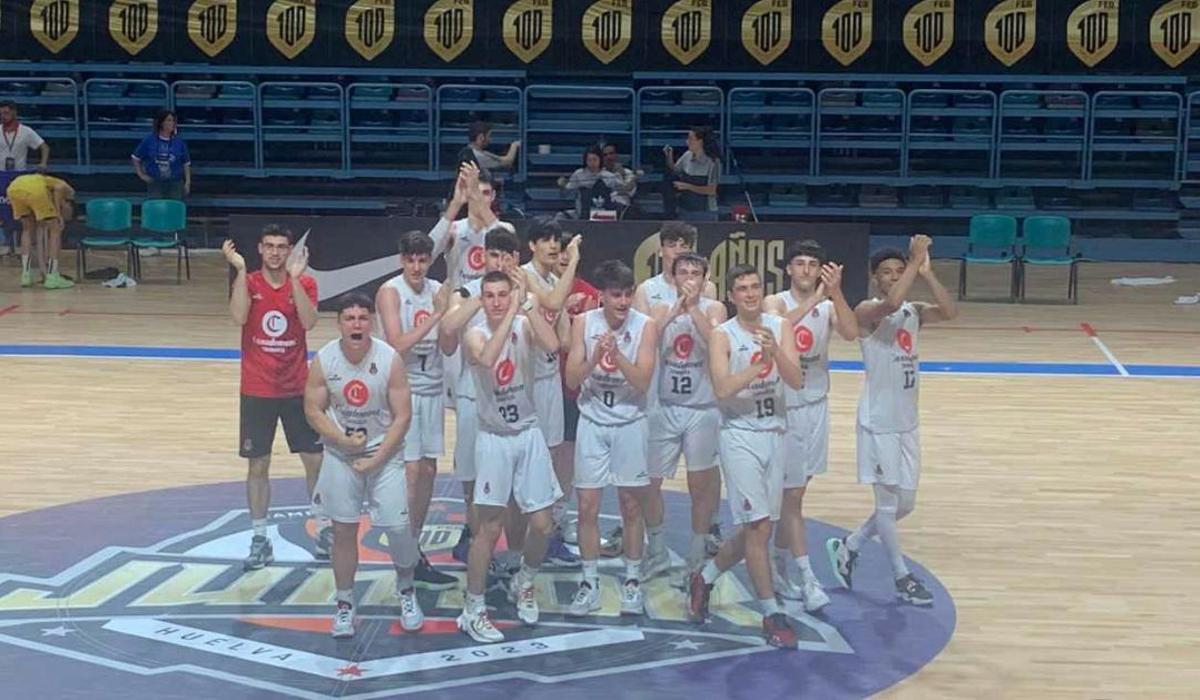 El equipo júnior celebra el pase a semifinales.