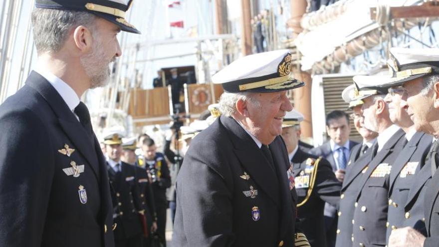 Felipe VI y Juan Carlos I visitan el 'Juan Sebastián de Elcano'