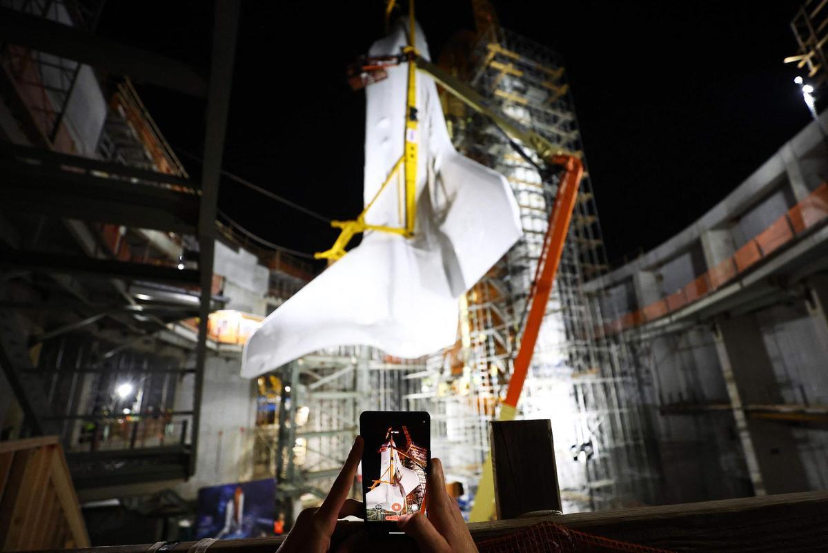 El transbordador Endeavour se instala en California para ser expuesto