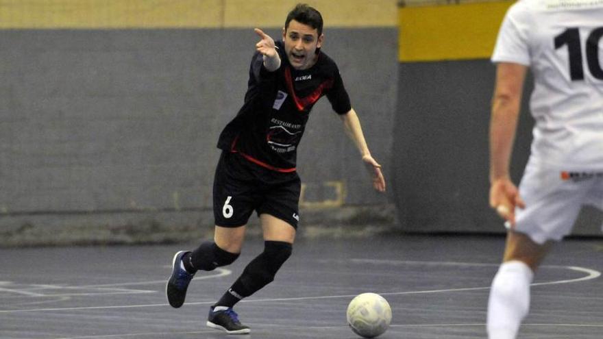 Luis, durante un partido del Puerto Pinos de fútbol sala la pasada temporada.