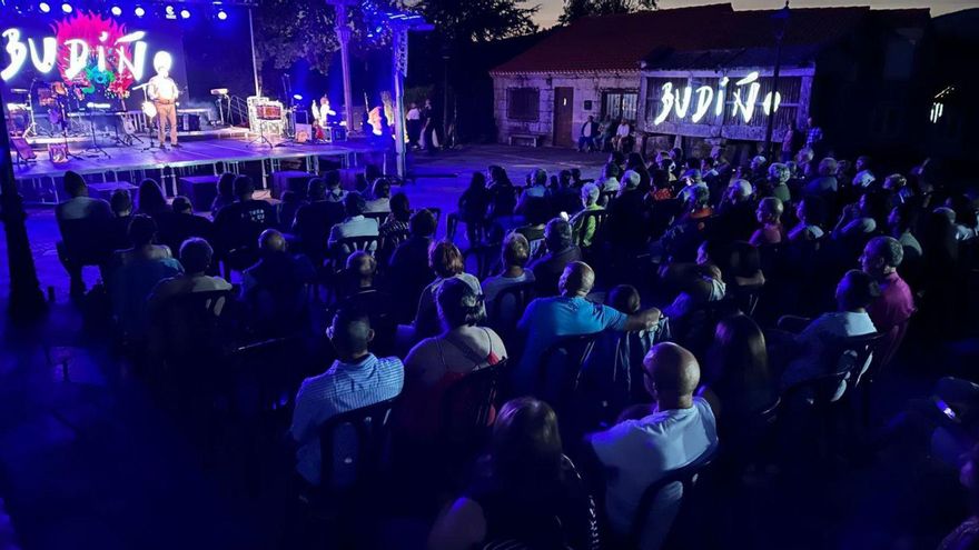 La Eira Grande de Pedre se llenó para ver a Budiño