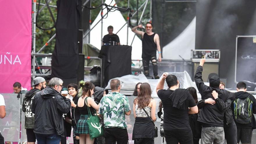 Rock bajo la lluvia en el parque de Santa Margarita | VÍCTOR ECHAVE