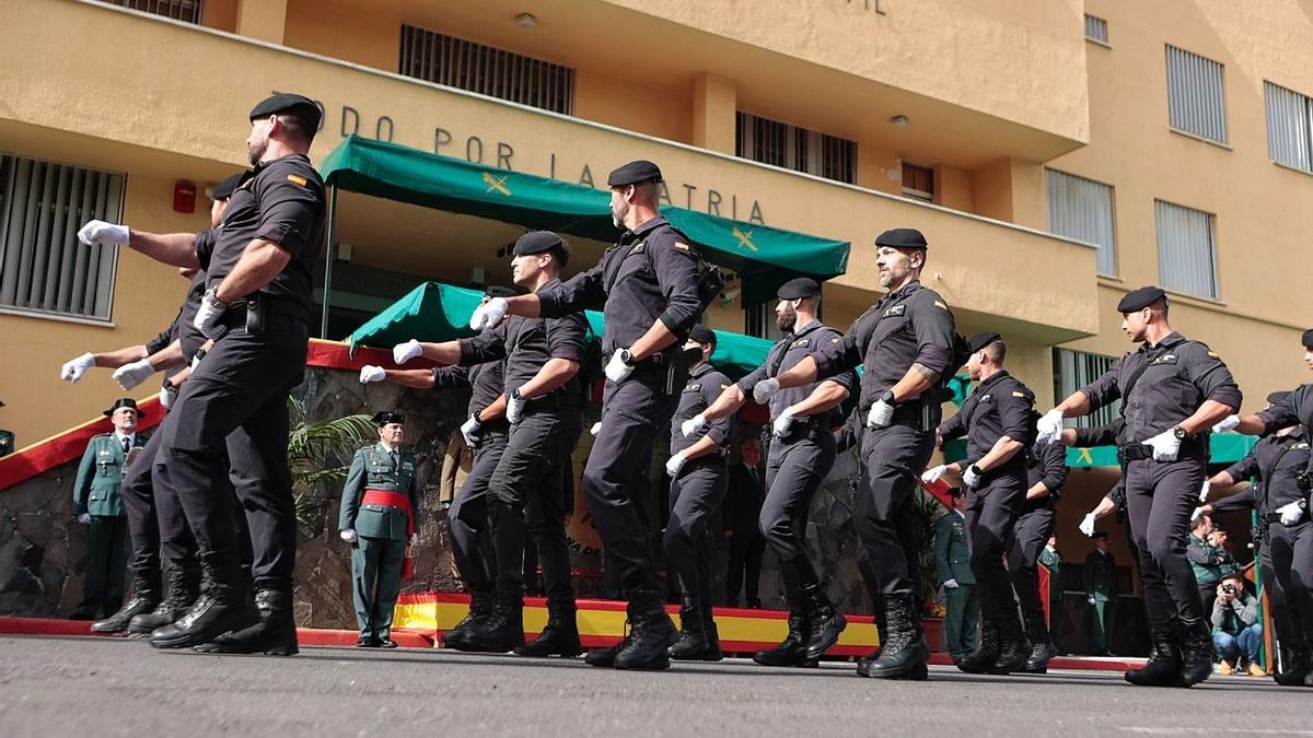 Desfile de la Guardia Civil en la Comandancia de Santa Cruz de Tenerife.