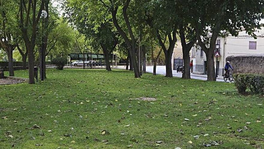 Vista general de los jardines en el barrio de Olivares.