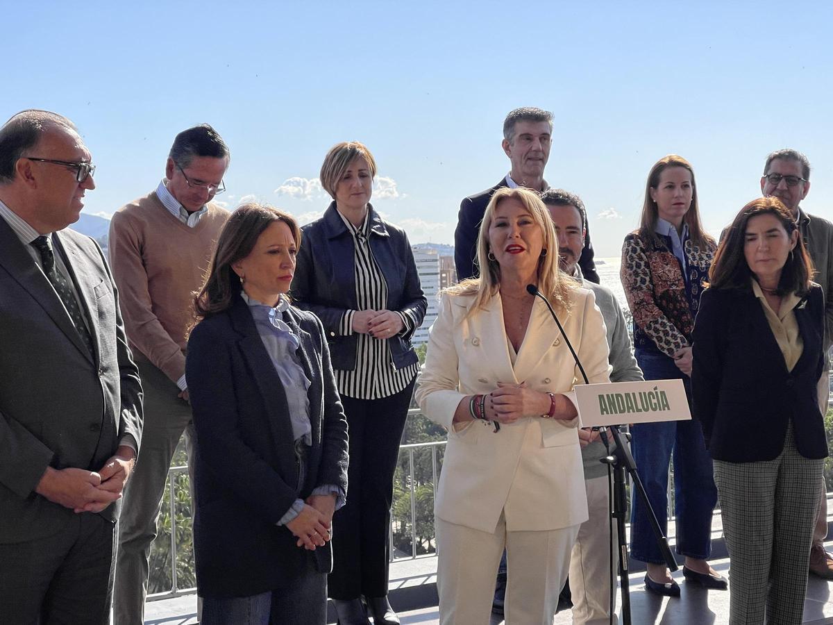 Carolina España, Patricia Navarro, Arturo Bernal y los candidatos del PP de Málaga a las elecciones del 17 de mayo