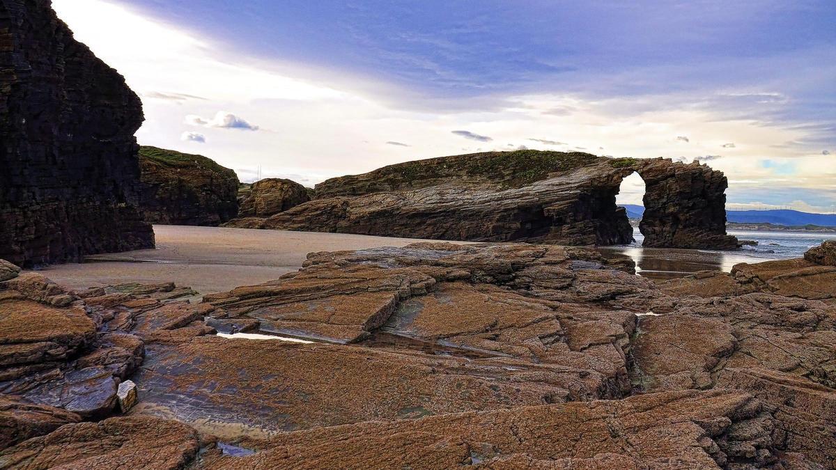 Las espectaculares vistas desde la playa de As Catedrais