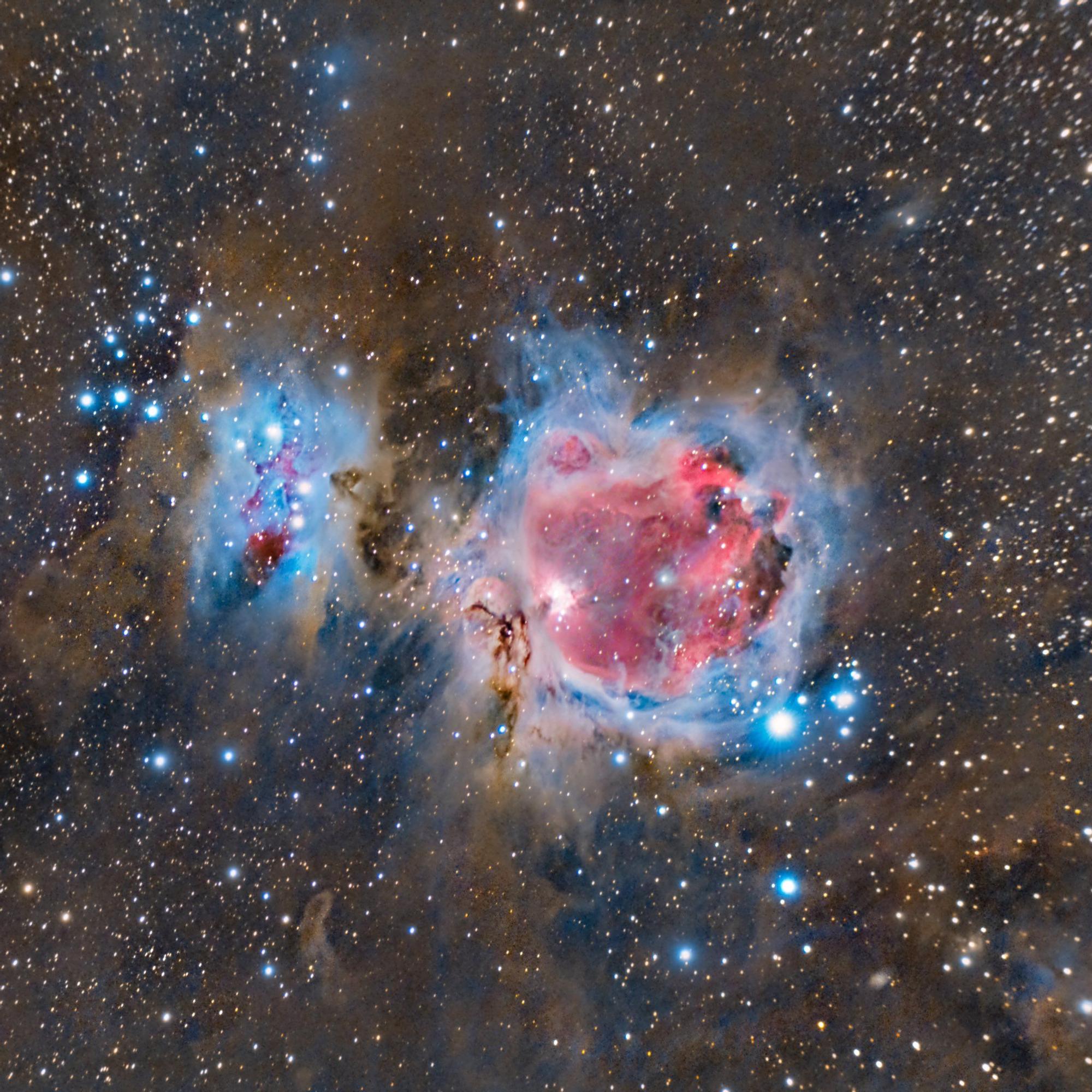 La Gran Nebulosa de Orión (M42) y a la izquierda; la Nebulosa del hombre corriendo (NGC1977)