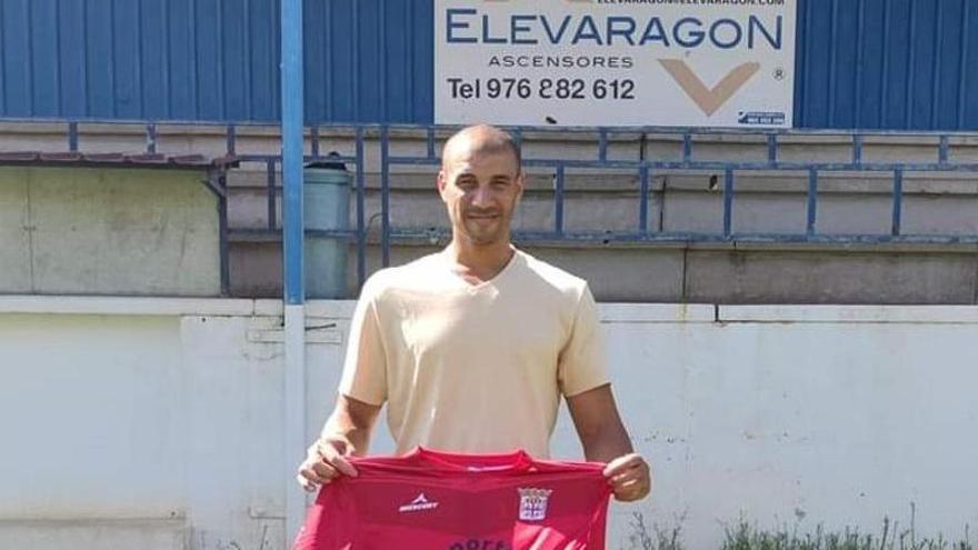 Carlos Diogo posa con la camiseta del Ateca, su nuevo equipo