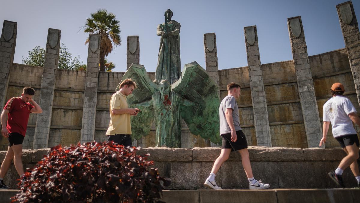 Monumento a Franco, situado en la avenida de Anaga.