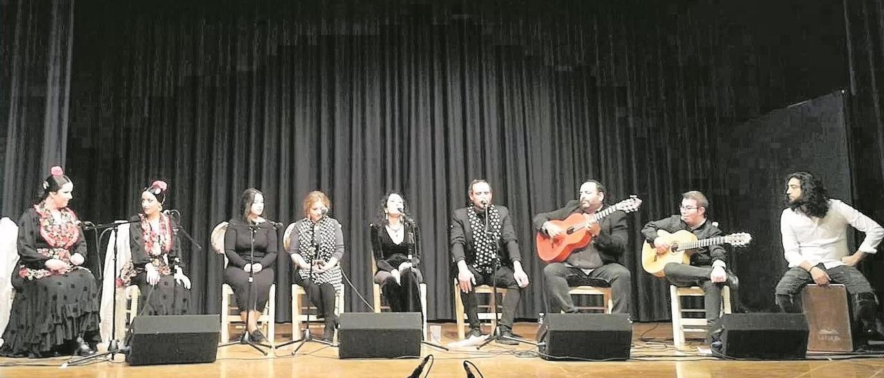 Rumbas, villancicos, toques y bailes con esencia solidaria dieron ayer una cálida bienvenida navideña.