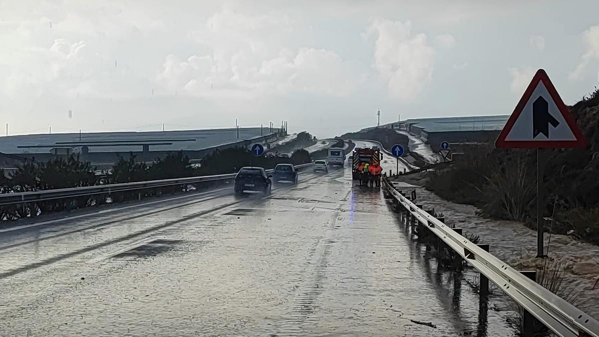 Inundaciones en la A7 a su paso por Almería