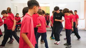 Archivo - Alumnos del  Colegio Parque Eugenia de Montijo en el distrito de Carabanchel reciben formación en contenidos de danza.