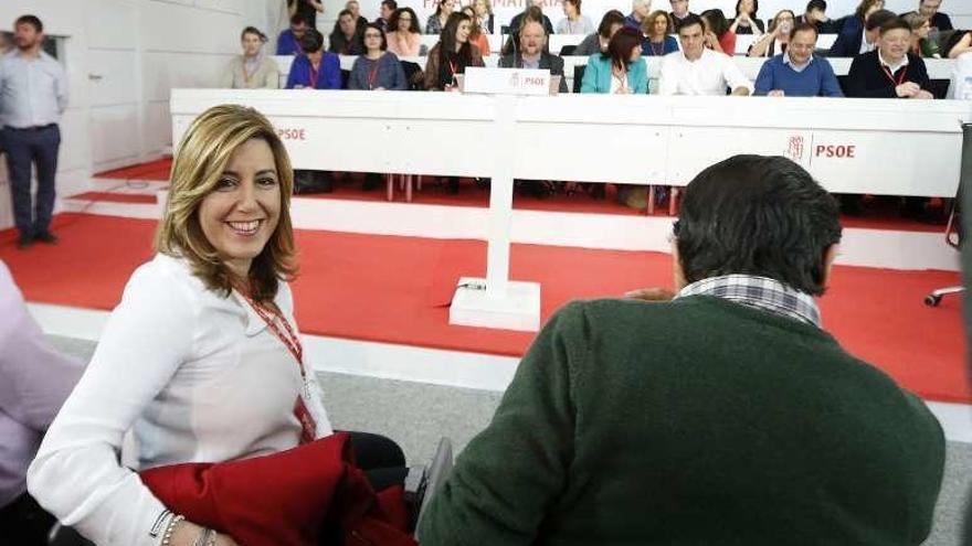 Susana Díaz, ayer, junto a Javier Fernández. // Efe