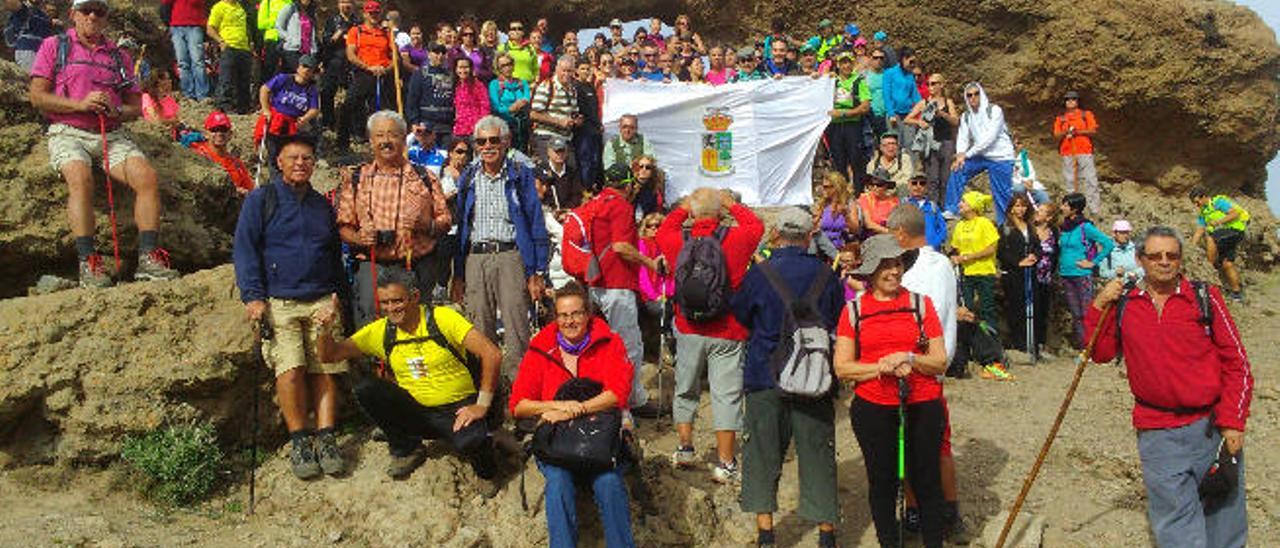 Grupo de senderistas, que participaron en la Ruta del Almendro.