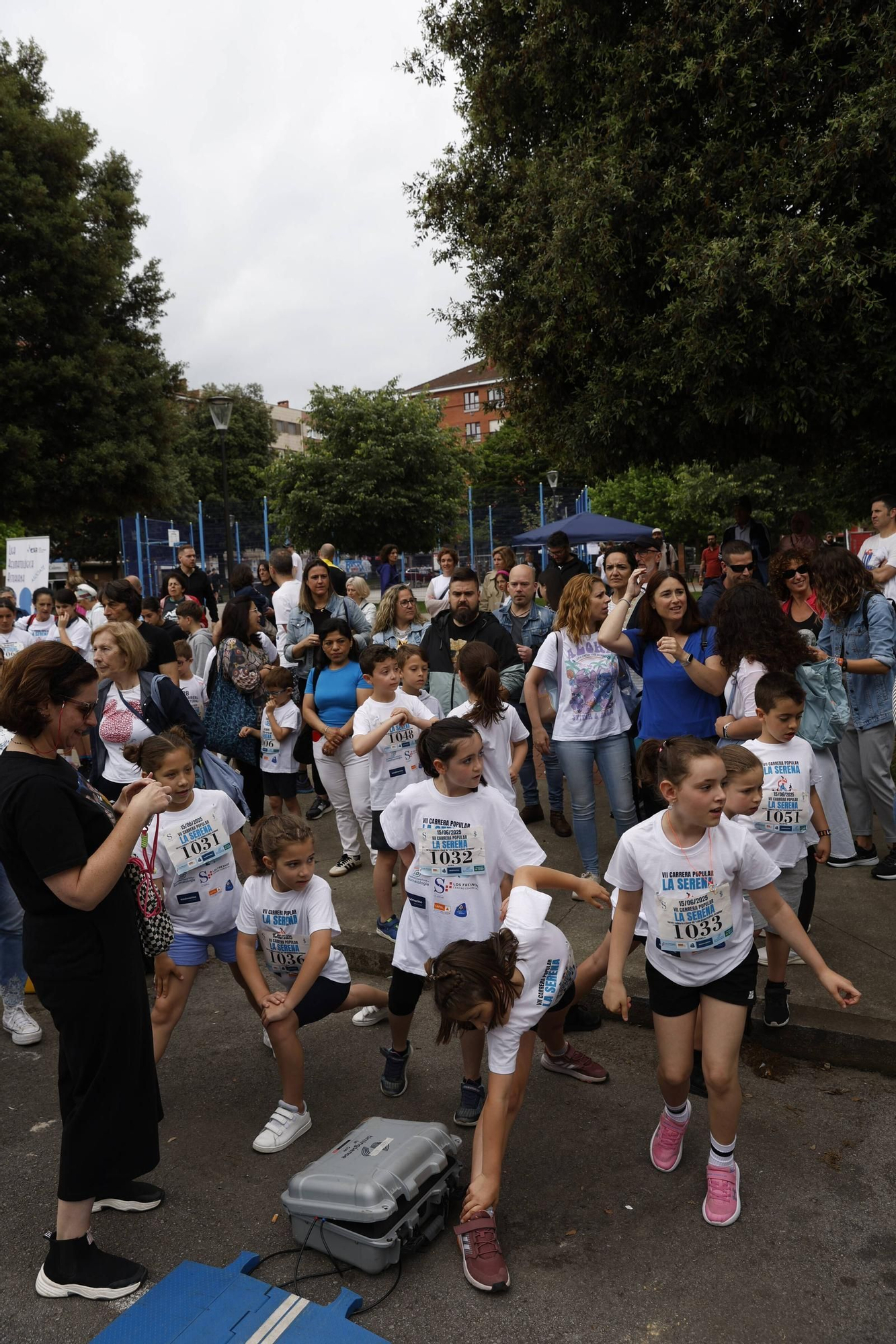 La carrera popular solidaria en El Llano, en Gijón, en imágenes