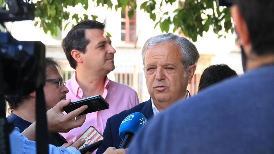 La Junta Electoral apercibe al alcalde y a Fuentes por hacer campaña como cargos públicos