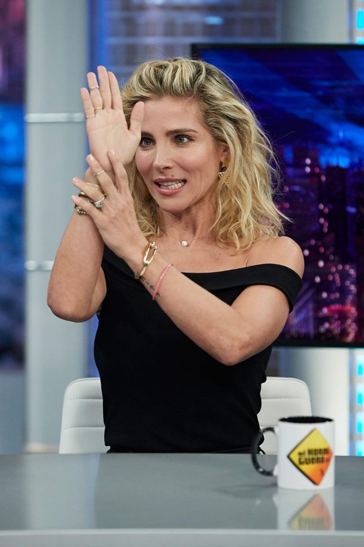 Elsa Pataky, en El Hormiguero, con pulsera de UNOde50