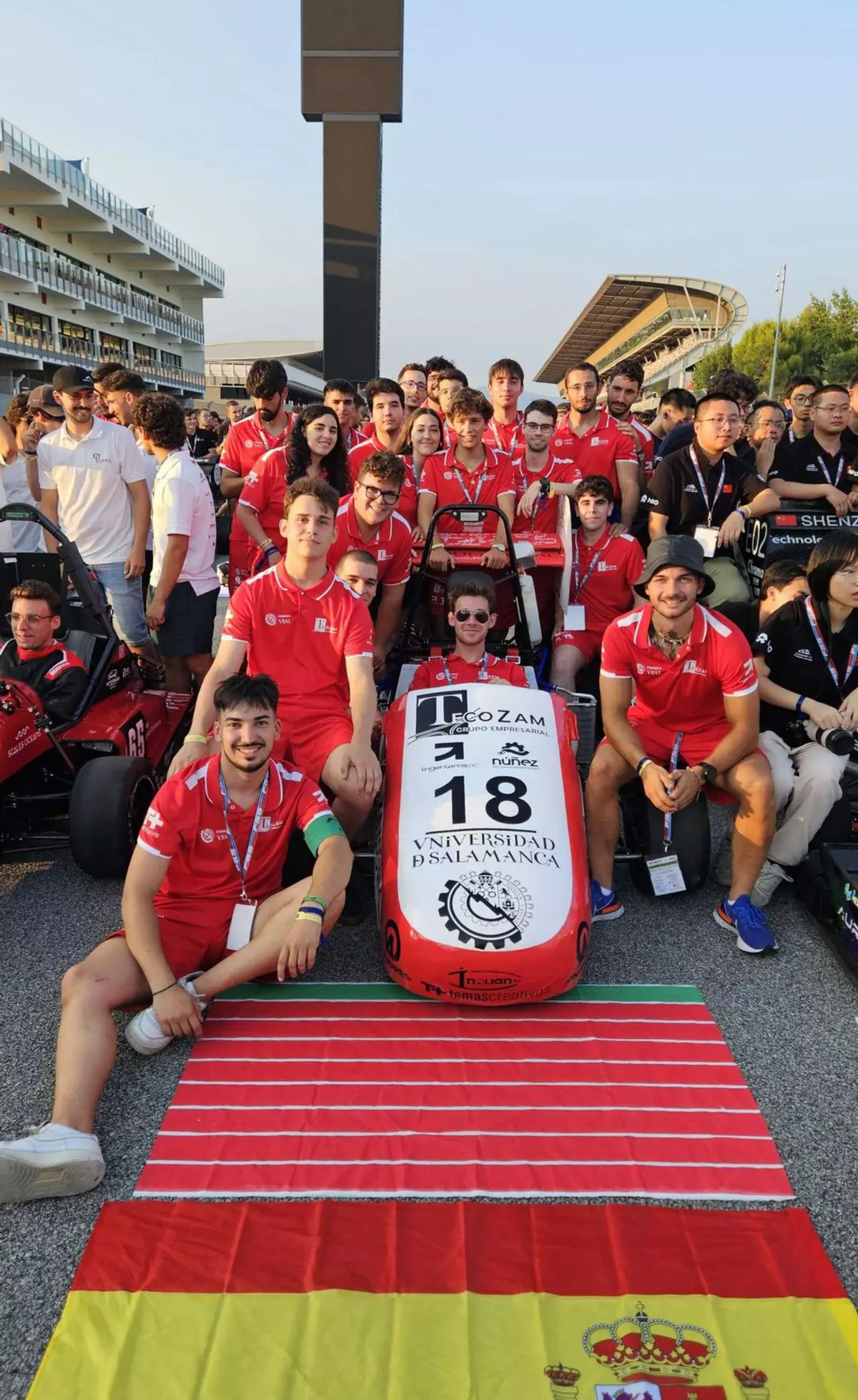 Así ha sido el reto del monoplaza zamorano en el "paddock" de Montmeló