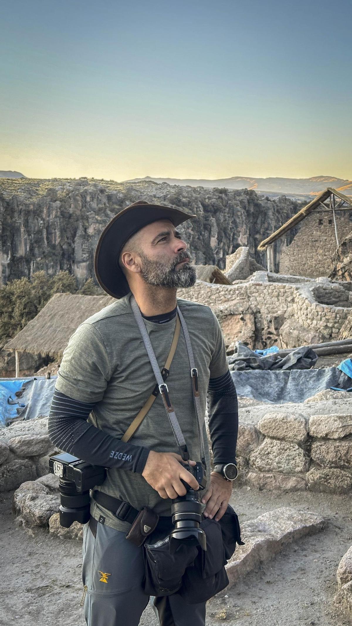 El fotógrafo palmero Arturo Rodríguez en T’aqrachullo-Maria Fortaleza.