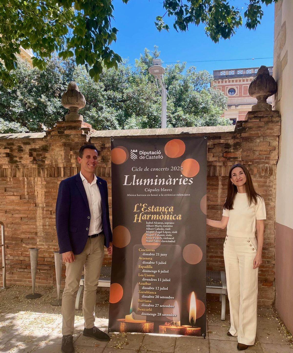 El diputat de Cultura, Alejandro Clausell, amb Isabel Alcaraz, del grup de música barroca L’EstançaHarmònica, protagonista del cicle.
