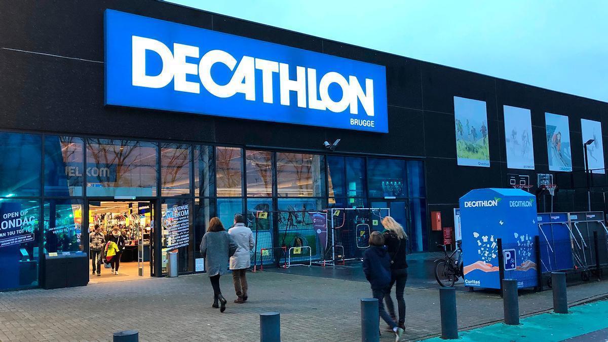Mañana se esperan colas kilométricas en Decathlon para conseguir la maleta de cabina todoterreno más flexible: por solo 34,99 euros y con ruedas