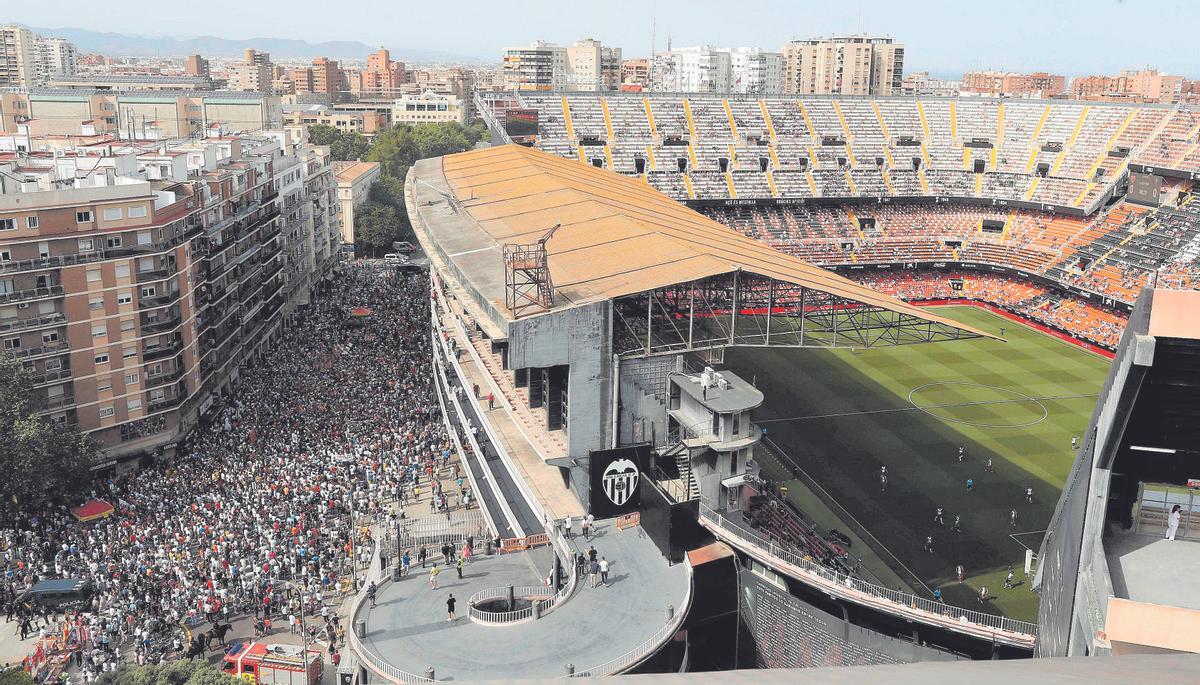 Protesta fuera de Mestalla durante el Valencia-Celta de la temporada pasada.