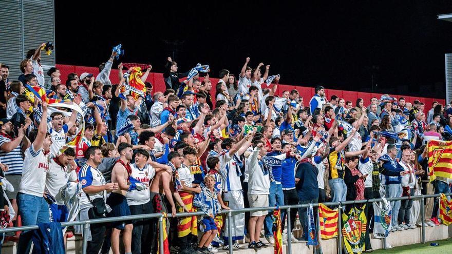 La invasión de locura de la afición del Real Zaragoza en Alcalá: “Tenía claro que iba a ser el primero en saltar al campo. Bobby cantó conmigo ‘al Casco con un ‘puntico’’