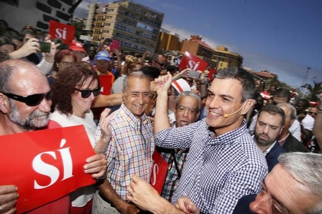 Delia Padrón Acto de los candidatos del PSOE al congreso y senado con la participación del candidato a la presidencia del gobierno Pedro Sánchez. , puerto de la cruz