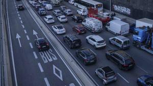 L’Ajuntament estudia allargar el carril VAO de la Meridiana