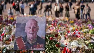 Última hora del funeral del rey Harald de Noruega, en directo: todos los detalles de la ceremonia, el dispositivo de seguridad y la comitiva real hasta la catedral de Oslo