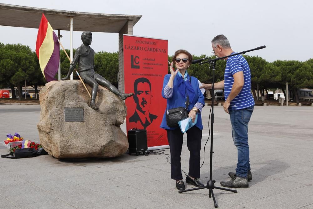 Homenaje a los "niños de la guerra" en Gijón