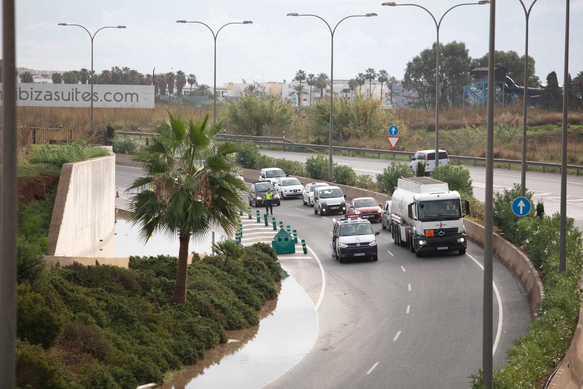 La lluvia de hoy colapsa el tráfico en Ibiza por varias carreteras cortadas