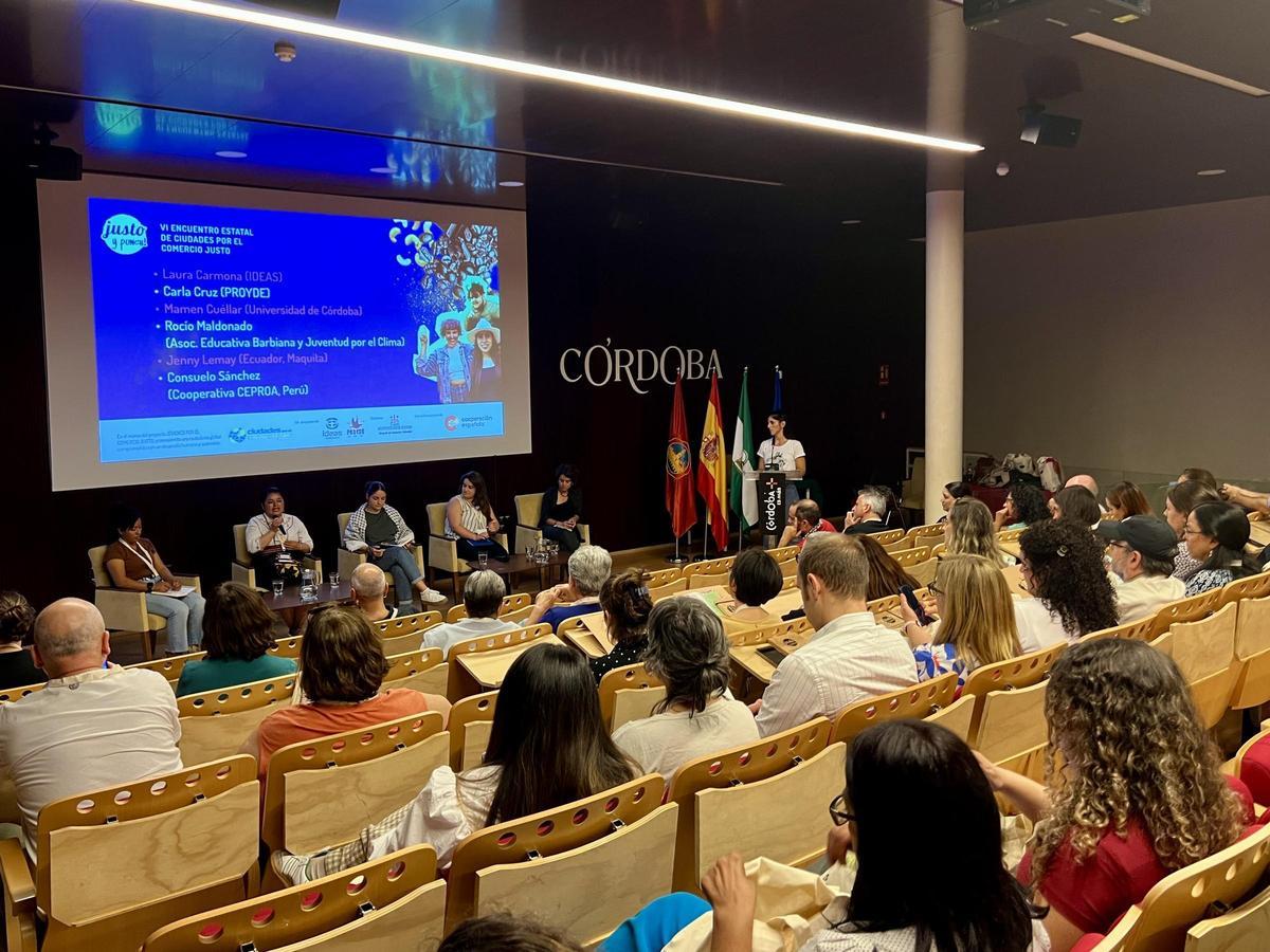 Un momento de la mesa redonda que abrió este Encuentro.