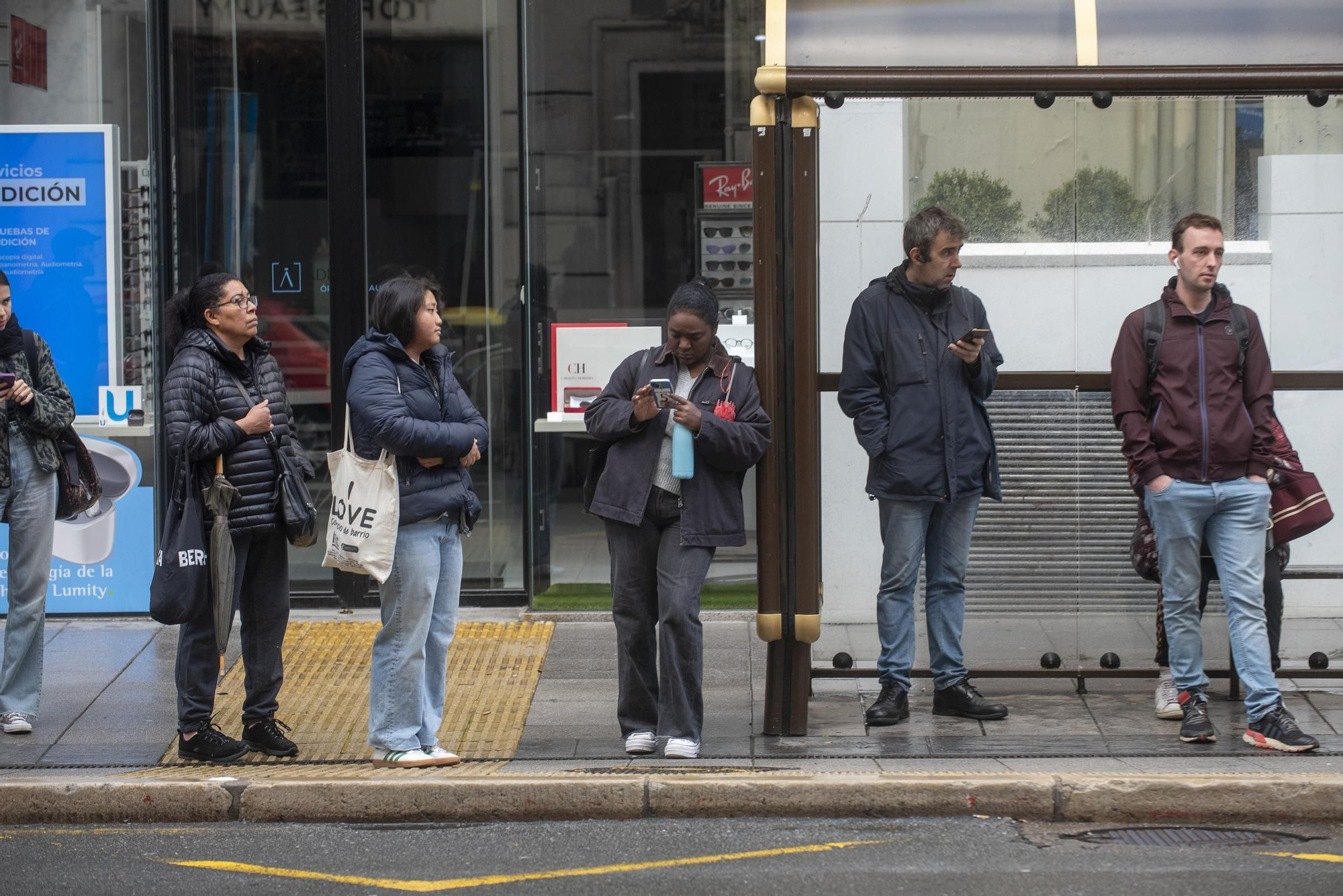 Huelga de transportes en A Coruña: retrasos y colas en las paradas